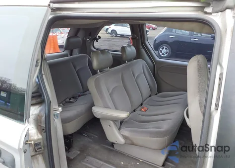 2002 Chrysler Voyager z USA, uszkodzony, nr VIN 1C4GJ25B72B521547